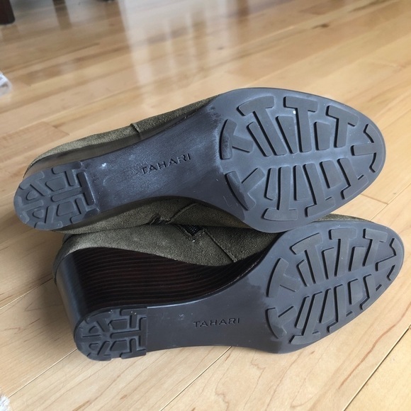 Tahari Sharon Olive Green suede Wedge Booties with brown straps size 6 - Picture 7 of 8